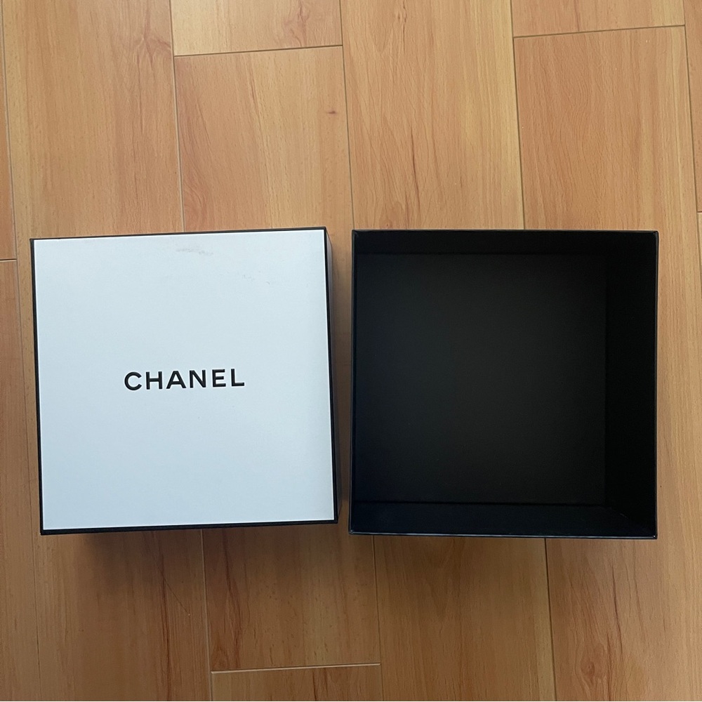Chanel Box - Picture 3 of 8